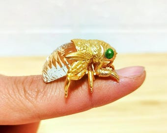 Estatua de cigarra de cobre chapado en oro: exquisito adorno de escritorio, símbolo de renacimiento y buena fortuna, regalo único de decoración en vidrio artístico.