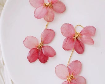 Handgemachte rosa Kirschblüten-Harzohrringe: Natur inspirierter Schmuck, zeitloses Geschenk für sie, zarter femininer Stil, Hochzeitsgeschenkidee