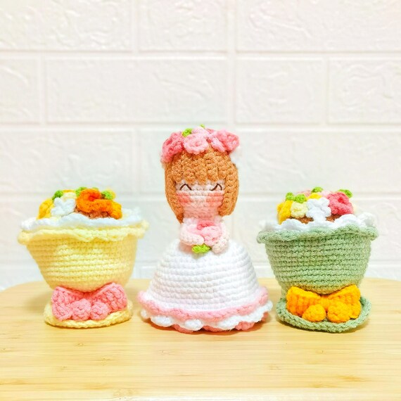 Reversible Crochet Bride Doll: Flower Bouquet Amigurumi  display picture 2
