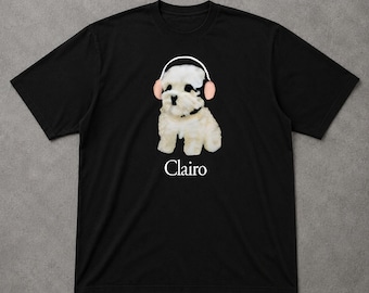 Maglietta con stampa di un cane di nome Clairo, maglietta per appassionati di musica indie, maglietta con grafica di un cane con le cuffie.