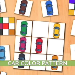 Puede incluir: Un juego de lógica con una cuadrícula central de tres por tres que muestra ilustraciones de coches de varios colores, incluyendo verde, amarillo, magenta, rojo, gris oscuro y naranja. Alrededor de la cuadrícula hay fichas de coches y cuadrados.
