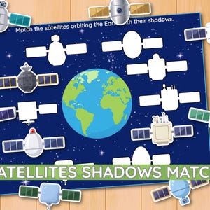 Puede incluir: Una hoja de actividades educativas con temática espacial que presenta una ilustración central de la Tierra rodeada de varios iconos de satélites y sus siluetas blancas. El texto dice: Match the satellites orbiting the Earth with their shadows. SATELLITES SHADOWS MATCH.