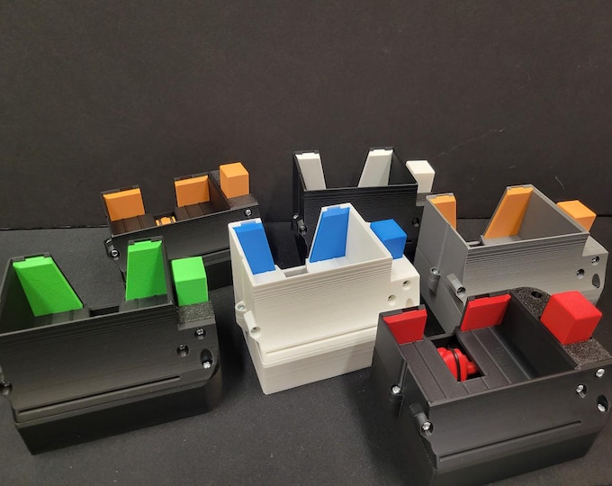 Card Dispenser: Sleeved & Unsleeved Cards