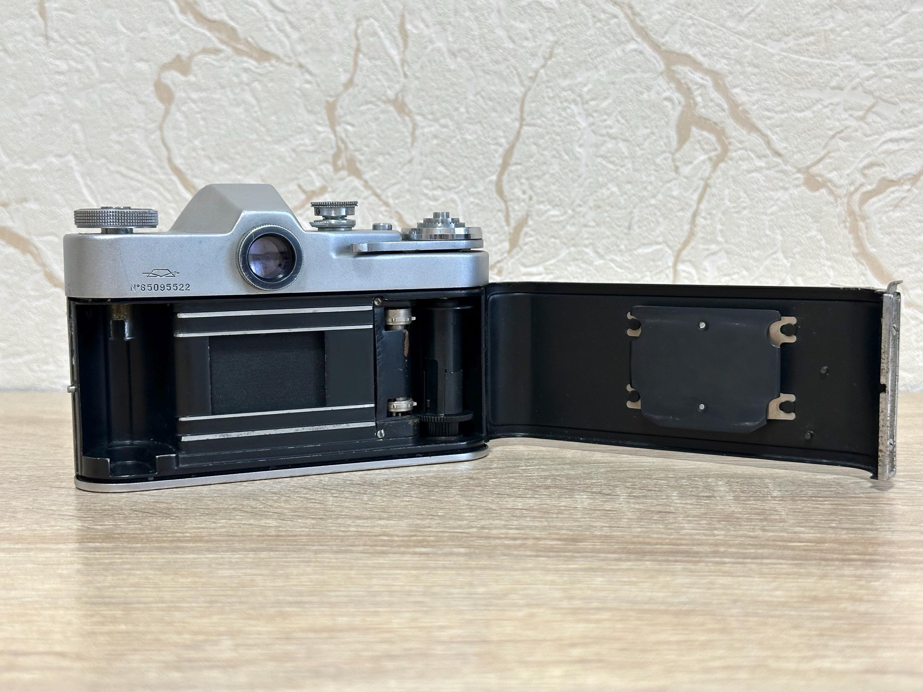 Appareil photo vintage Zenit 3M avec Industar 50-2 3,5/50 mm - France