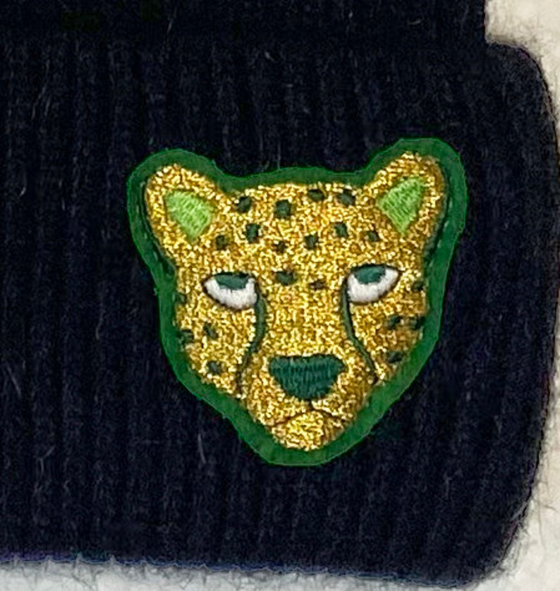 Bonnet noir brodé tête de léopard or image 2