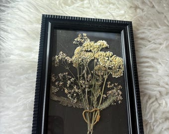 Cuadro con flores prensadas / Decoración de pared con flores secas / Marco botánico / Arte floral hecho a mano / Decoración minimalista para el hogar / Regalo para ella
