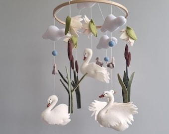 白鳥のベビーモビール 保育園用モビール 女の子 手作りベビーベッド用モビール カントリーモダンベビーベッド用モビール ミュージカルベビーベッド用モビール ユニークな新生児ギフト 赤ちゃんの最初のおもちゃ