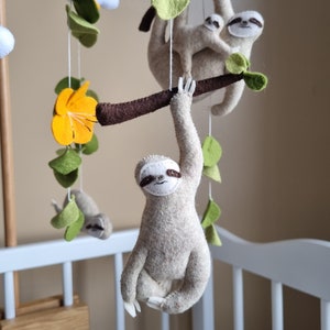 Crib baby mobile Sloths. Neutral nursery mobile handmade. Hanging tropical mobile with sloths. Baby shower newborn gift. New parents gift. zdjęcie 5