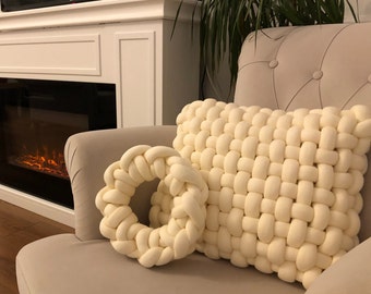 Marshmallow Basket: maak je interieur gezellig met dit witte handgeweven kussen, doordrenkt met rustieke elegantie