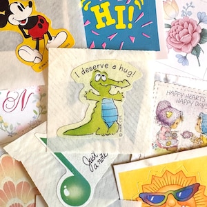 Autocollants vintage Hallmark, carrés à collectionner, étiquettes tendance des années 80 et 90 et autocollants RARES sur rouleau, cadeau pour enfant des années 90, enveloppe Happy Mail