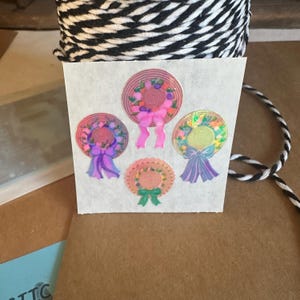 Vintage seltene Strohhüte mit Blumen Perlmutt Sandylion Aufkleber Mods, Geschenk für Aufklebersammler, perlige Aufkleber