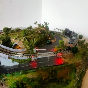 N scale train diorama with custom-made rotating scenery tray, Bluetooth control!