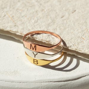 Dainty Initial Ring - Custom Name Ring for Mom-Signet Ring, Personalized Jewelry Gift for Her, Unique Women’s Ring