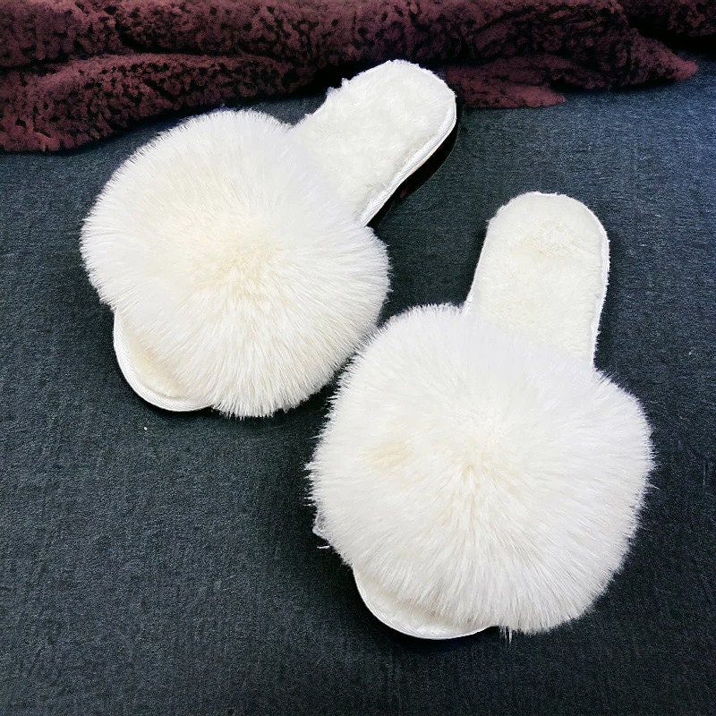 Fluffy Winter Slippers at Rs 4572.15 | House Slippers | ID: 2852518341012