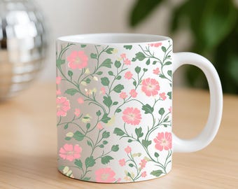Taza de café floral rosa, diseño botánico cottagecore