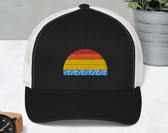 Bestickter Trucker Hut, Retro Sonnenuntergang, Strandhut
