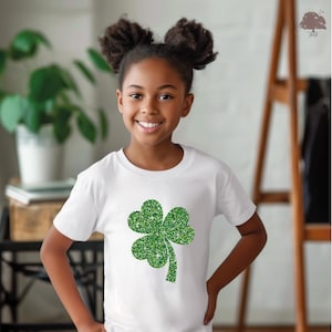 St Patrick Day Glitter Shamrock T-shirt, Cute Irish Celebration Tee For Shenanigans, St Paddys Cheer Pub Four Leaf Clover Gift For Him