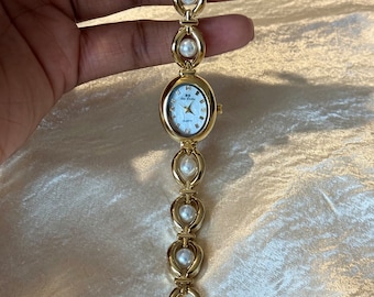 Parelgouden horloge in vintage stijl; parel horloge; dameshorloge; Sierlijk horloge; cadeau voor haar; vintage horloge; dameshorloge; gouden juwelen