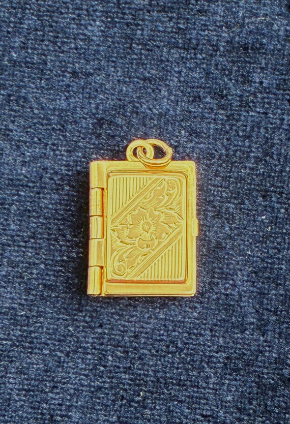 Vintage 10k Gold Articulated Book Charm with Moving Page | 1950s Charm or Pendant