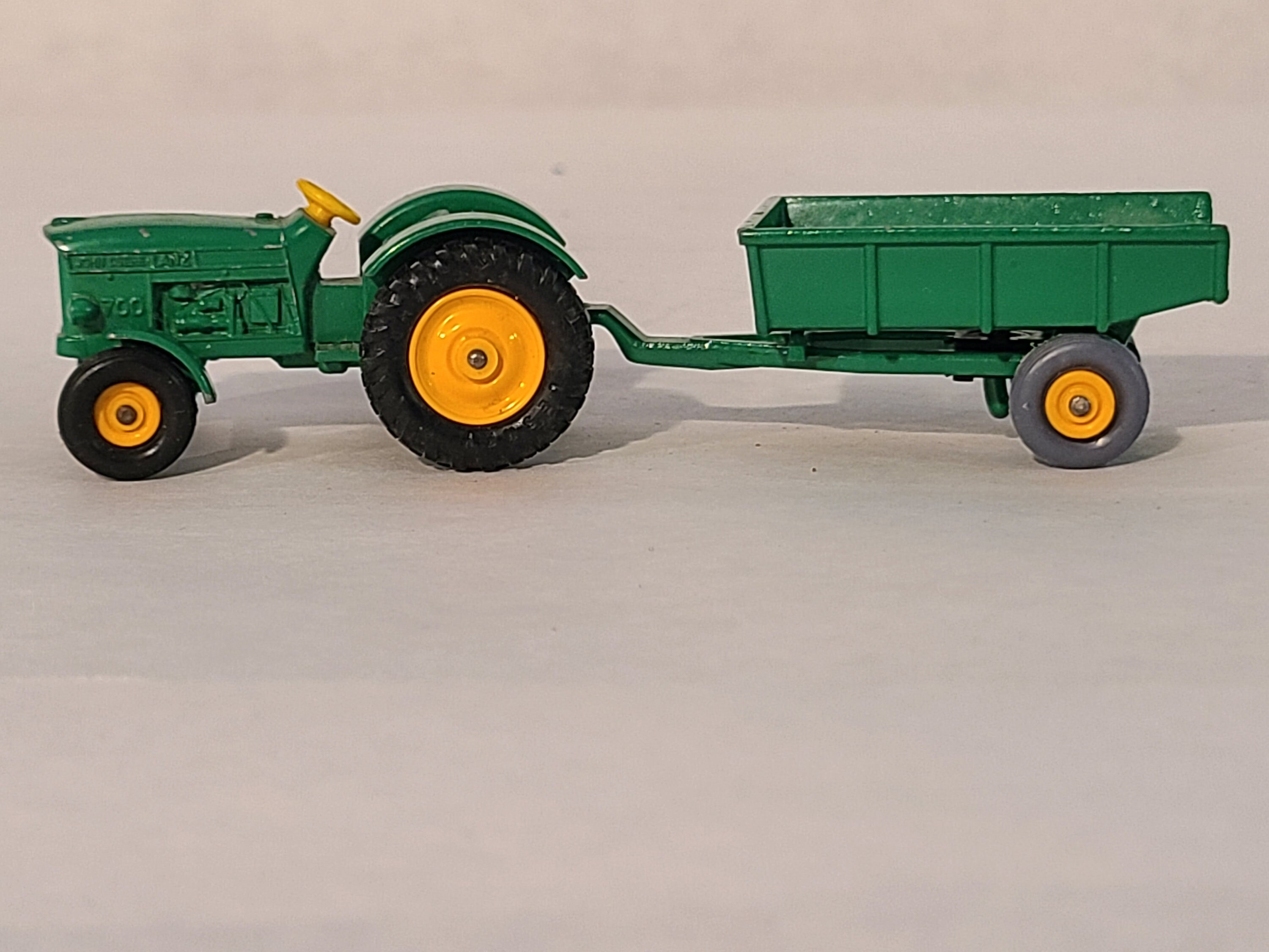 マッチボックス No.50 ジョンディアトラクターとNo.51 トレーラー