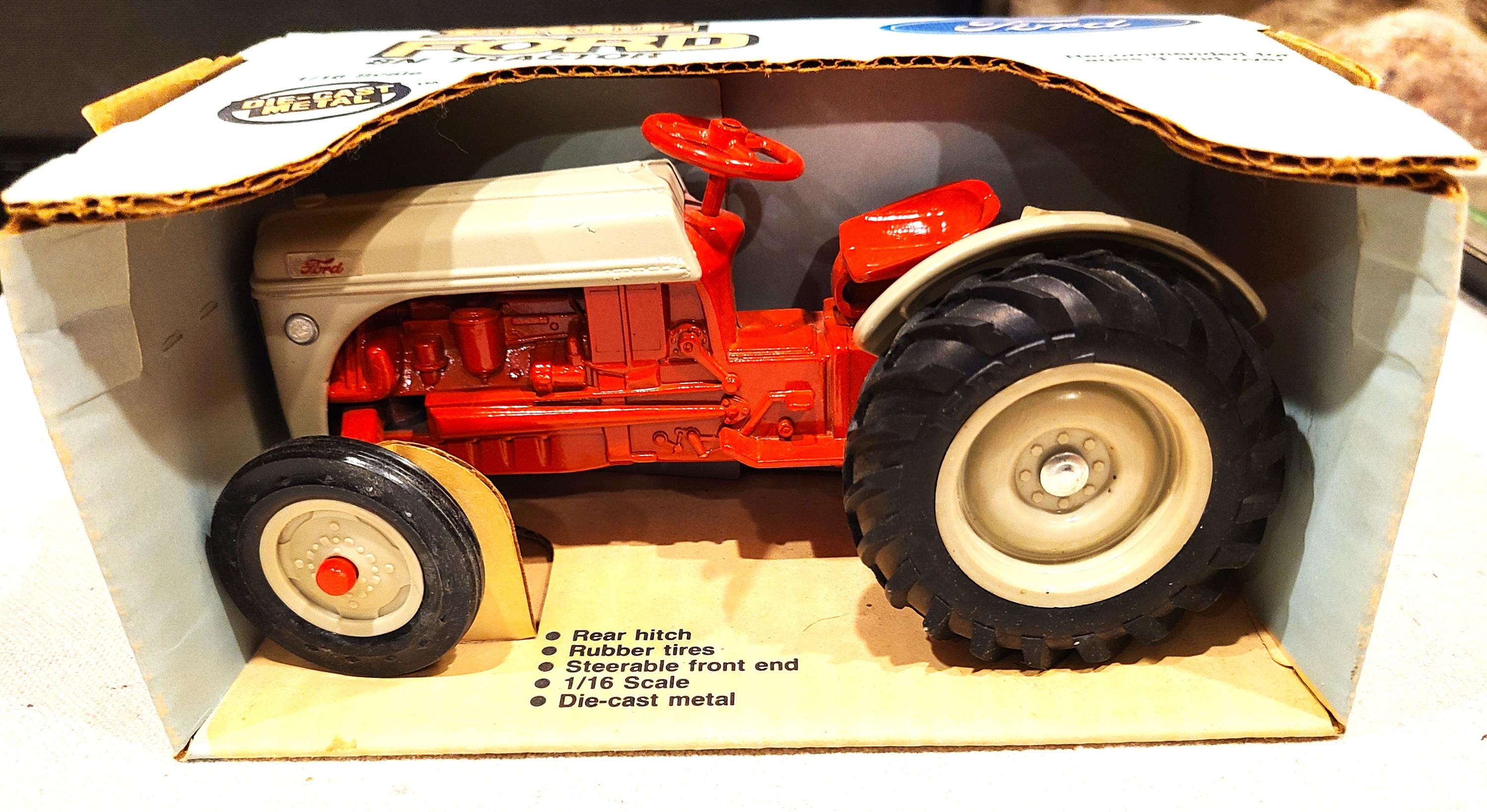 ERTL ヴィンテージトラクター 1:16スケール フォード 8N トラクター