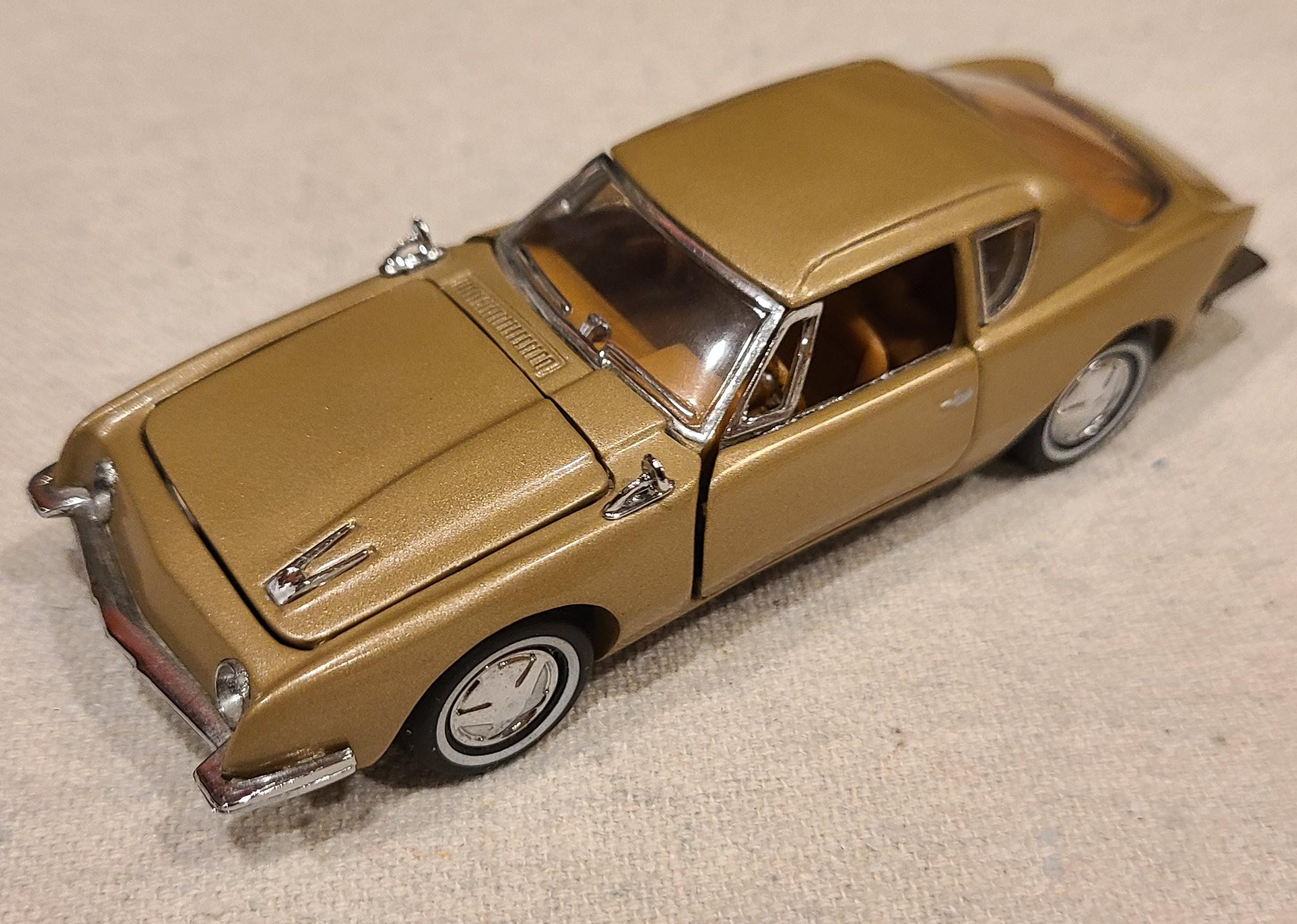 1/18 スチュードベーカー・アヴァンティ 1963 Avanti ゴールド Signature Models 1963 Studebaker Avanti 1:18 Scale Diecast