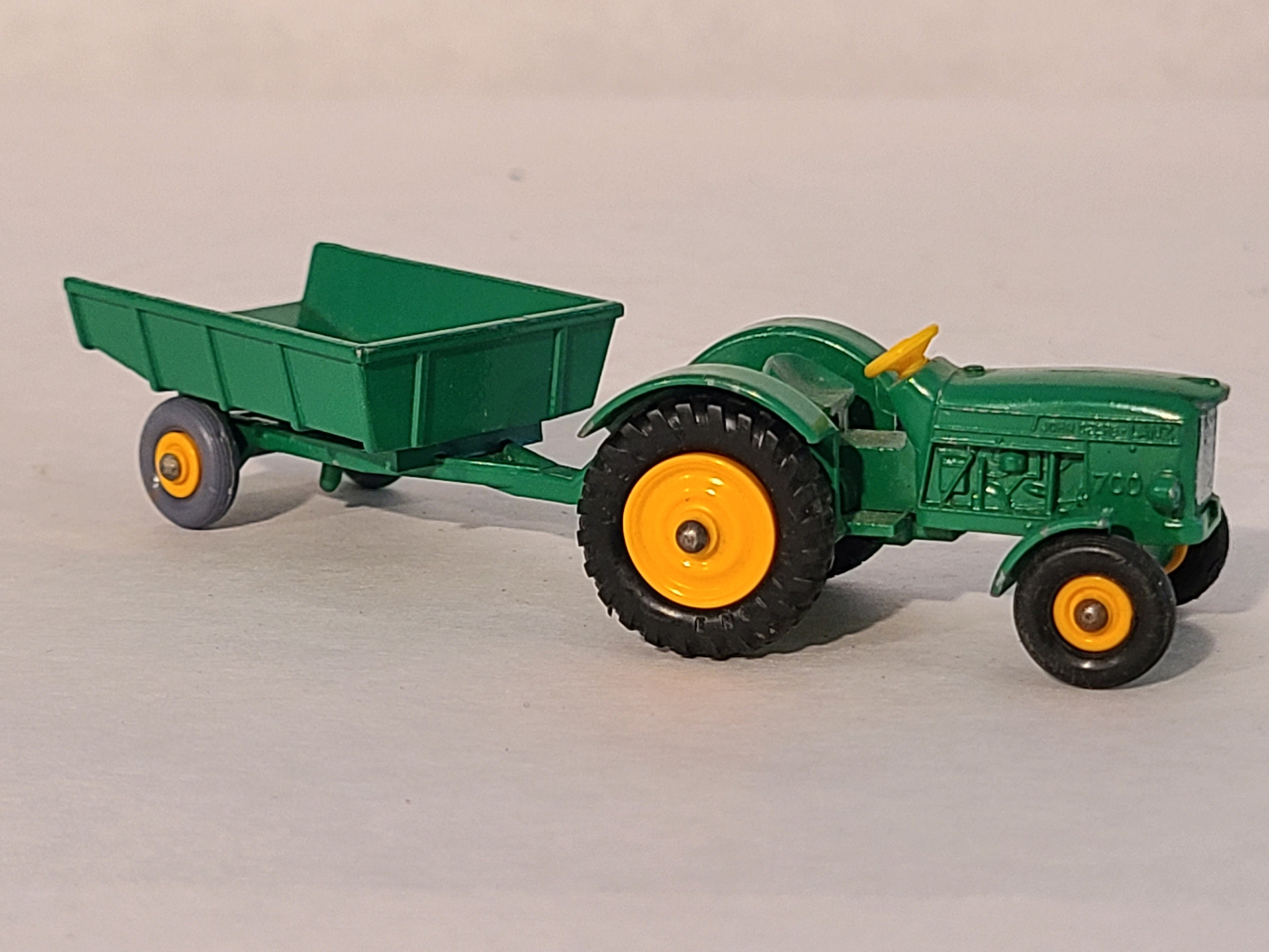 マッチボックス No.50 ジョンディアトラクターとNo.51 トレーラー