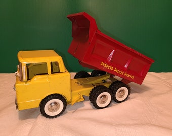 Vintage Structo Deluxe Dumper all complete and original 1960's