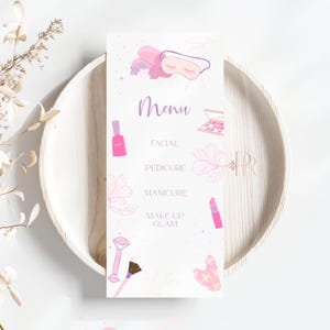 Może przedstawiać: Różowe i fioletowe menu z napisem "Menu" u góry. Menu zawiera listę usług, takich jak zabiegi na twarz, pedicure, manicure i makijaż glamour. Menu jest ozdobione różowymi kwiatami, gwiazdami i kosmetykami.