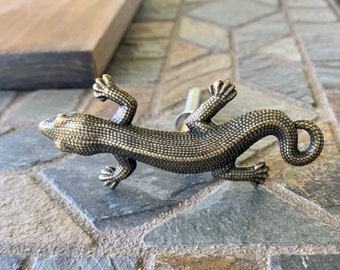 Bronze Colored Metal Gecko Lizard Door Drawer Knob Pull . DIY Craft Project Dresser Furniture . Nature Wild Amphibian . Limited Stock