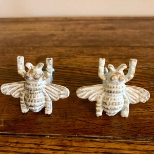 Antique Vintage Inspired Shabby Chic HONEY BEE Door Drawer Knob / Creamy Ivory &  Brushed Gold Bee Furniture Cabinet Craft Supply Knob Pull