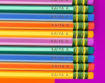 Lápices personalizados grabados con láser, lápices con nombre personalizado para estudiantes, regalos para profesores, artículos de oficina, recuerdos de fiesta y útiles escolares.