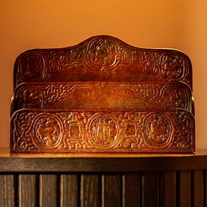 Antiguo porta letras del zodiaco de bronce de Tiffany Studios: pieza Art Nouveau firmada de 1910 con pátina original