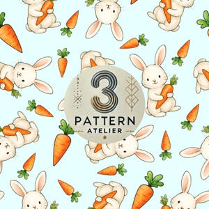 Pode incluir: Padrão repetitivo com coelhos brancos segurando cenouras laranja em um fundo azul claro. Há também um logotipo circular com o texto "3 PATTERN ATELIER".