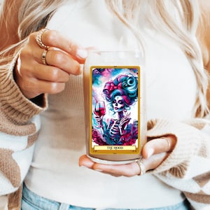 Copo com estampa de carta de tarô sarcástico - xícara de café gelado engraçada com canudo, copo estético colorido, copo com tema humorístico, tarô do humor