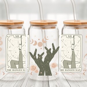 Lata de cristal con diseño de Arcanos Mayores del Tarot - Vaso con pajita y collage de cartas del Tarot - Taza de café helado con adivinación en tonos tierra - Regalo de bruja