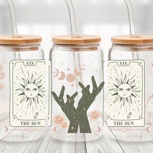 Lata de cristal con los Arcanos Mayores del Tarot del Sol - Taza con pajita y collage de cartas del Tarot - Taza de café helado con adivinación en tonos tierra - Regalo de bruja
