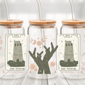Lata de cristal con arcanos mayores del Tarot de La Torre - Taza con pajita y collage de cartas del Tarot - Taza de café helado con adivinación en tonos tierra - Regalo de bruja