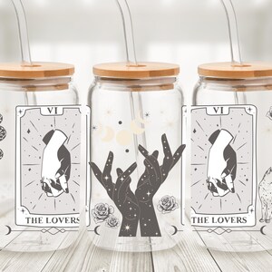 Lata de cristal con los Arcanos Mayores del Tarot de los Enamorados - Taza con pajita y collage de cartas del Tarot - Taza de café helado de adivinación - Regalo gótico de bruja