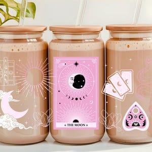 Vaso de cristal con forma de carta del tarot de la luna, vaso de cristal rosa para el tarot, vajilla mística, vaso de cristal de 16 oz con tapa de bambú, regalo de tarot para ella
