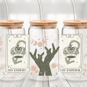 Lata de cristal de los Arcanos Mayores del Tarot del Emperador - Taza con pajita y collage de cartas del Tarot - Taza de café helado con adivinación en tonos tierra - Regalo de bruja