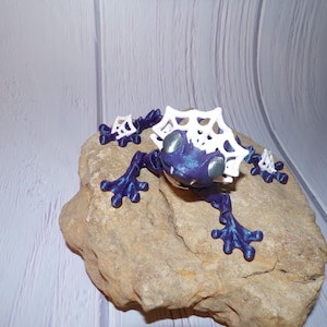 3D Printed Articulated Frog Fidget Toy: Holiday Decor
