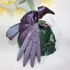 3D Printed Articulated Raven Fidget Toy with Skull Perch