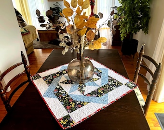 Labyrinth Table Topper Pattern: Step-by-Step Quilt Instructions (PDF Download) 28 inches sq