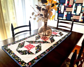 Handgemaakte gewatteerde tafelloper: bloemen woondecoratie, quiltcadeau