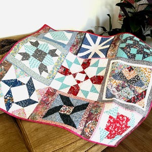 Handgemachter Patchwork Quilt Block: Abstrakte Boho-Textilkunst