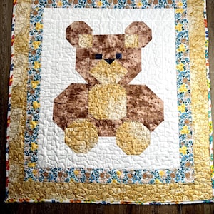 Patrón de edredón de osito de peluche para bebé (PDF) Bonito tutorial en vídeo con patrón para guardería/ Manta de osito de peluche de patchwork para principiantes Descarga instantánea