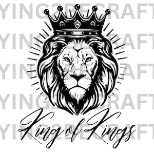 Puede incluir: Ilustración en blanco y negro de una cabeza de león con una corona. El león tiene una expresión seria y una melena espesa. El texto "King of Kings" está escrito debajo de la cabeza del león.