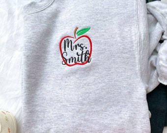 Sudadera personalizada bordada de Apple Outline Teacher Gemma Crewneck, regalos personalizados para maestros, regalo de fin de año, regalos de agradecimiento a los maestros