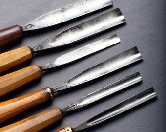 Satz von 6 Schnitzbeiteln und Beitel von HENRY TAYLOR & S. J. ADDIS